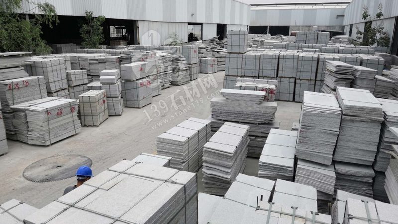 花岗岩墓碑石料规格尺寸表：揭秘墓碑石材的选材标准**