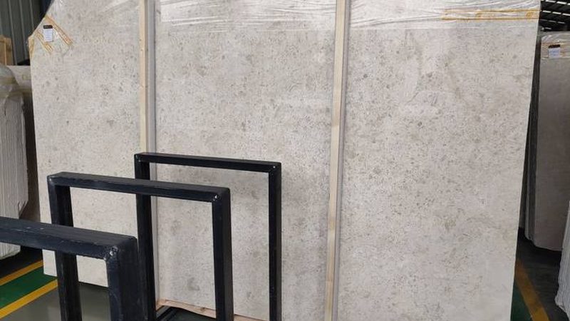 石材幕墙背栓式与槽式对比：两种连接方式的优劣解析